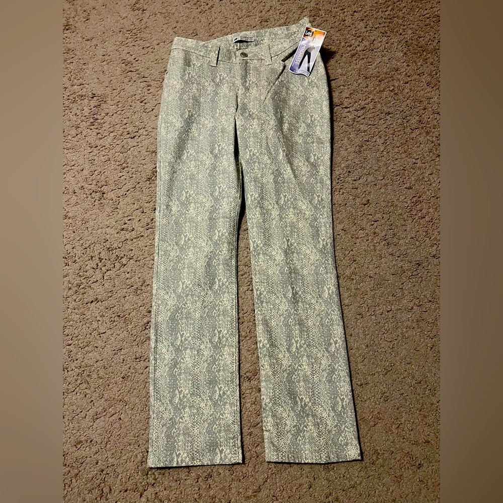 Lee women jeans NWT size 12M Midrise Straight/Stretch Snake Print